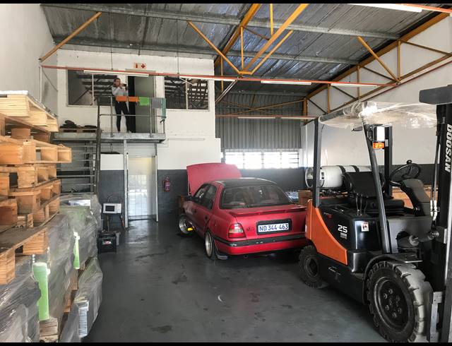 198M² WAREHOUSE TO LET IN GLEN ANIL